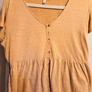 "Como Blu" Gold short-sleeved tunic top. Sz XL. $8.